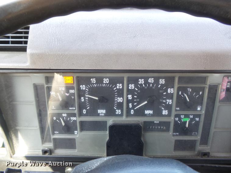 image for item DB6416 2002 International 4900 bucket truck