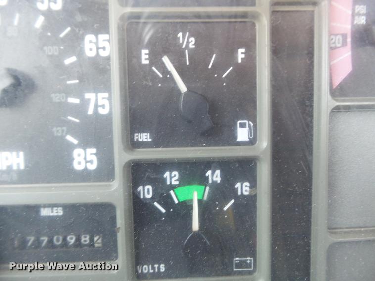 image for item DB6416 2002 International 4900 bucket truck