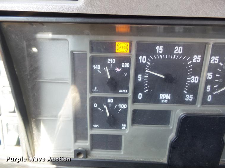 image for item DB6416 2002 International 4900 bucket truck