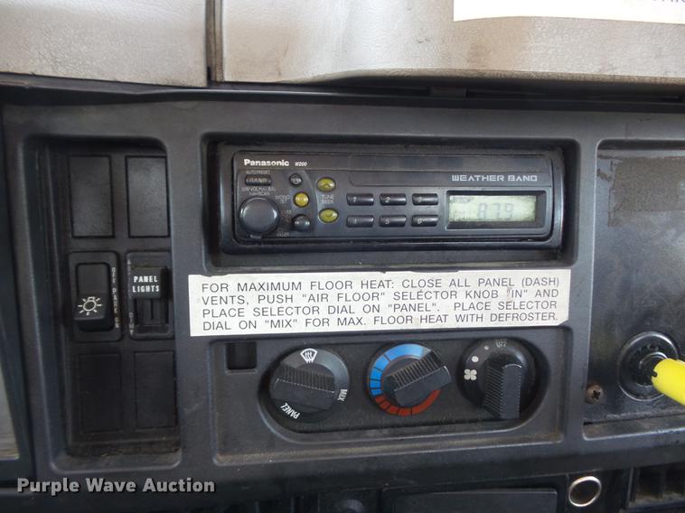 image for item DB6416 2002 International 4900 bucket truck