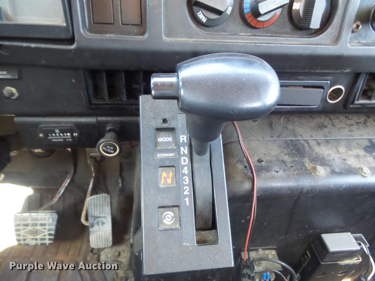 image for item DB6416 2002 International 4900 bucket truck