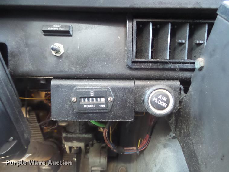 image for item DB6416 2002 International 4900 bucket truck