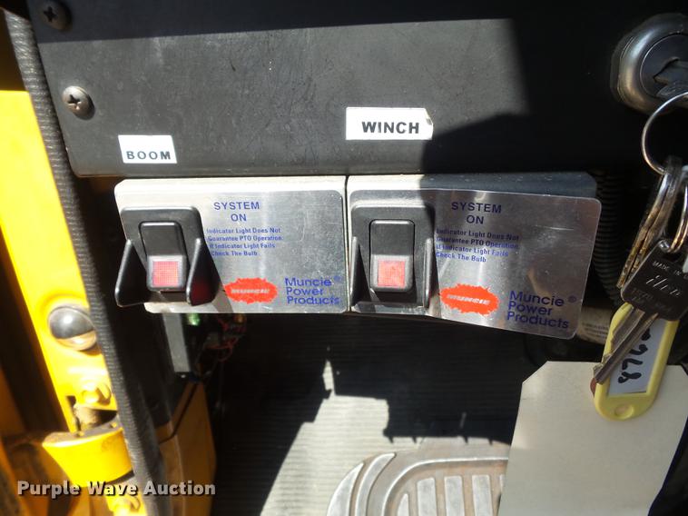 image for item DB6416 2002 International 4900 bucket truck