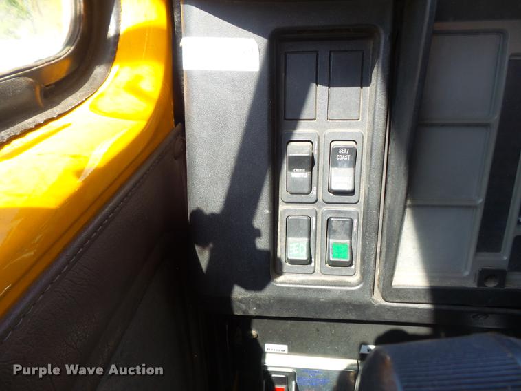 image for item DB6416 2002 International 4900 bucket truck