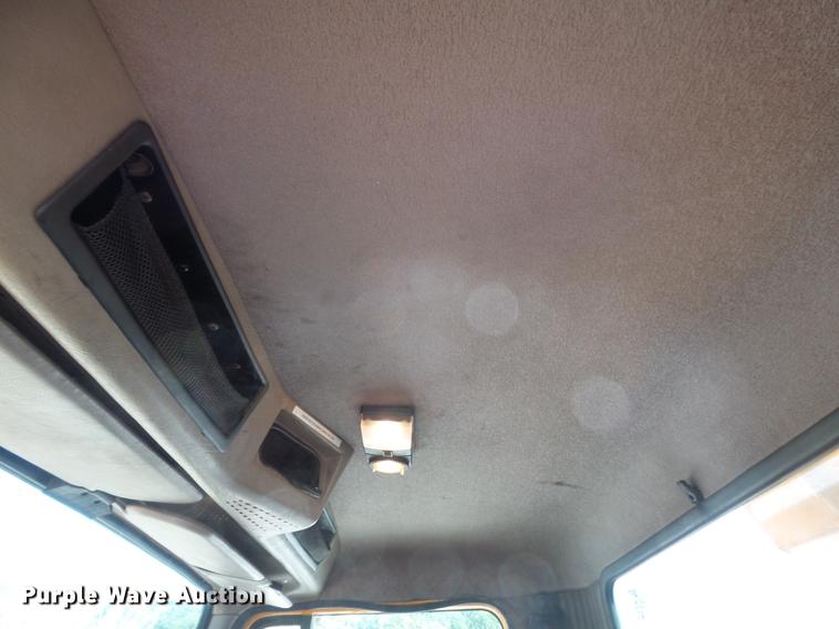 image for item DB6416 2002 International 4900 bucket truck