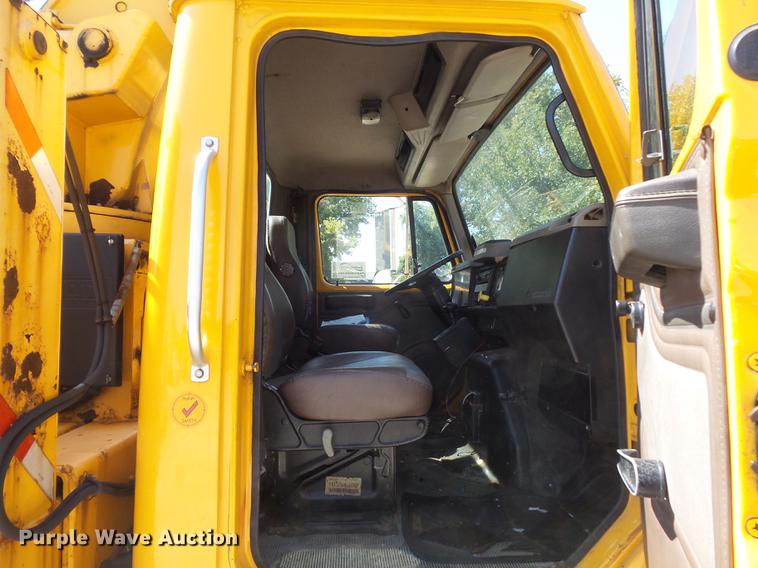 image for item DB6416 2002 International 4900 bucket truck