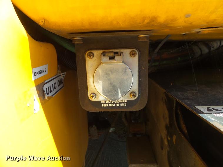 image for item DB6416 2002 International 4900 bucket truck