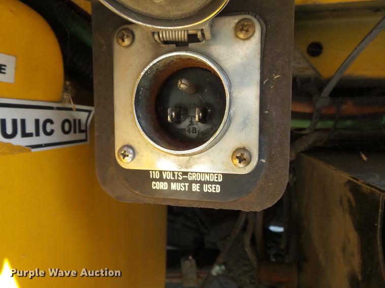 image for item DB6416 2002 International 4900 bucket truck