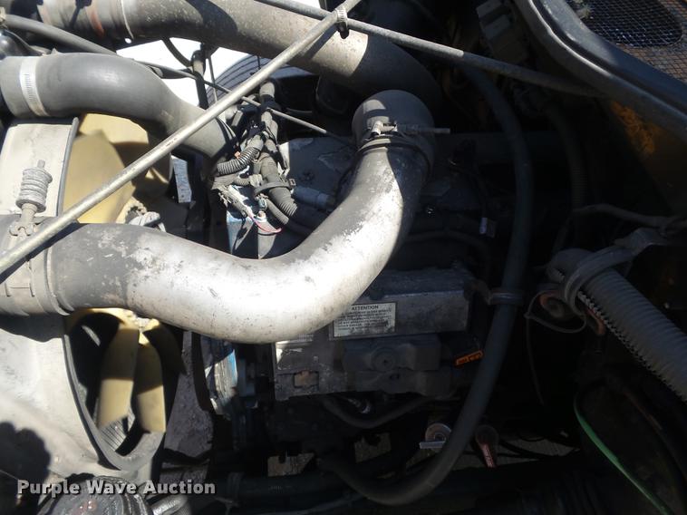 image for item DB6416 2002 International 4900 bucket truck