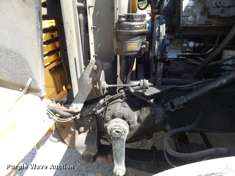 image for item DB6416 2002 International 4900 bucket truck