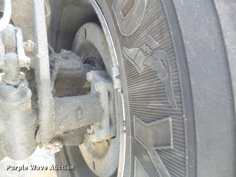 image for item DB6416 2002 International 4900 bucket truck