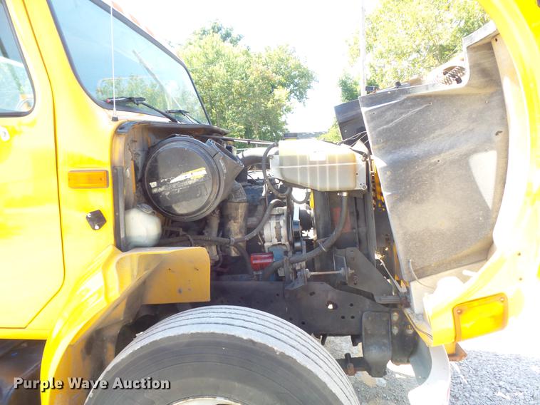 image for item DB6416 2002 International 4900 bucket truck