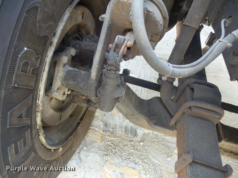 image for item DB6416 2002 International 4900 bucket truck