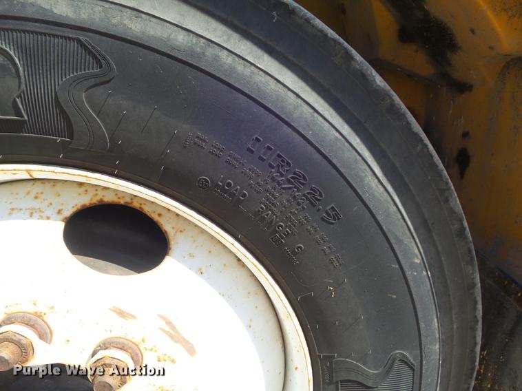 image for item DB6416 2002 International 4900 bucket truck