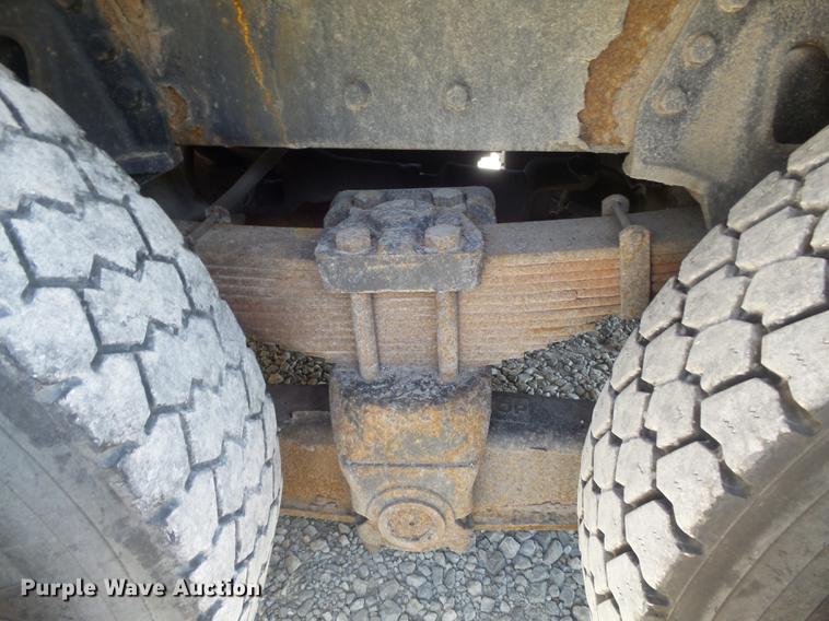 image for item DB6416 2002 International 4900 bucket truck