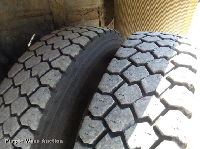 image for item DB6416 2002 International 4900 bucket truck