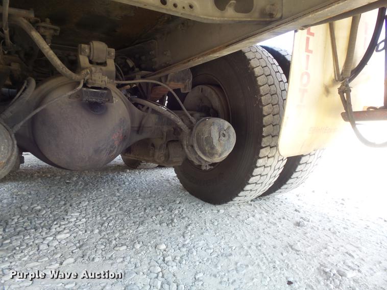 image for item DB6416 2002 International 4900 bucket truck