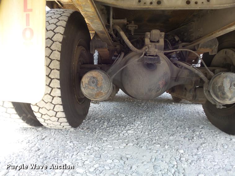 image for item DB6416 2002 International 4900 bucket truck