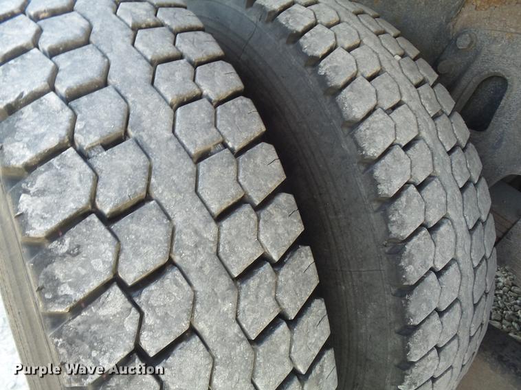 image for item DB6416 2002 International 4900 bucket truck