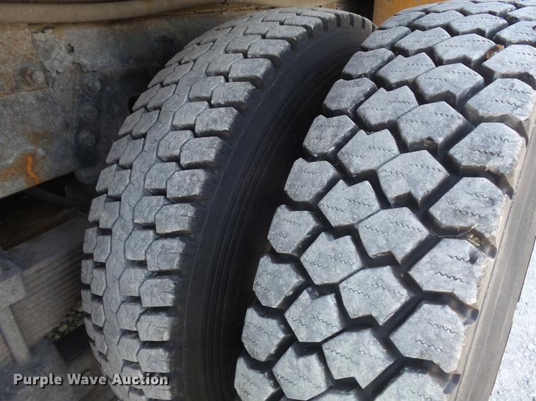 image for item DB6416 2002 International 4900 bucket truck