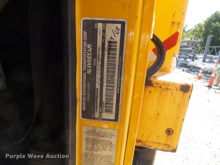 image for item DB6416 2002 International 4900 bucket truck