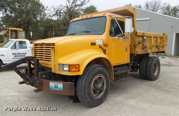 image for item DB7382 1995 International 4900 dump truck