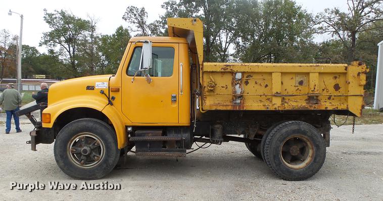 image for item DB7382 1995 International 4900 dump truck
