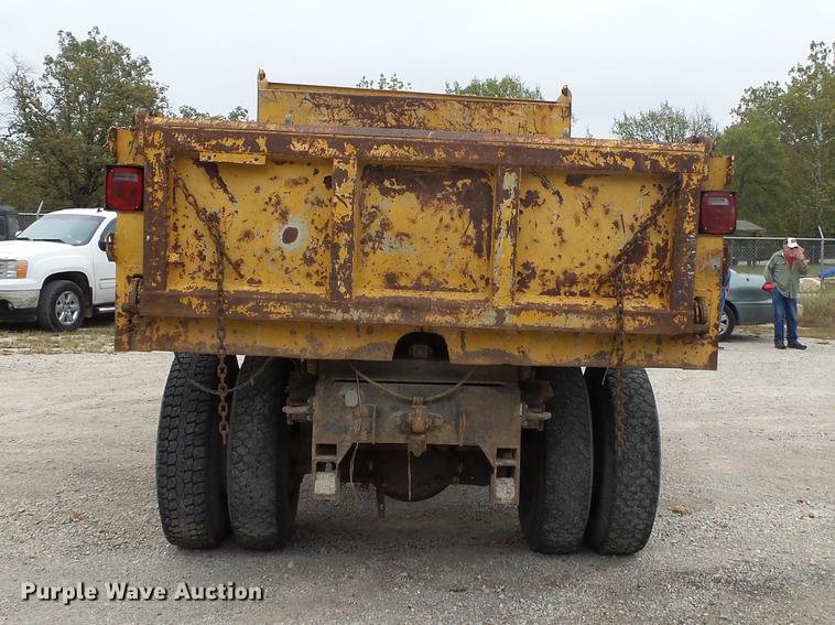 image for item DB7382 1995 International 4900 dump truck