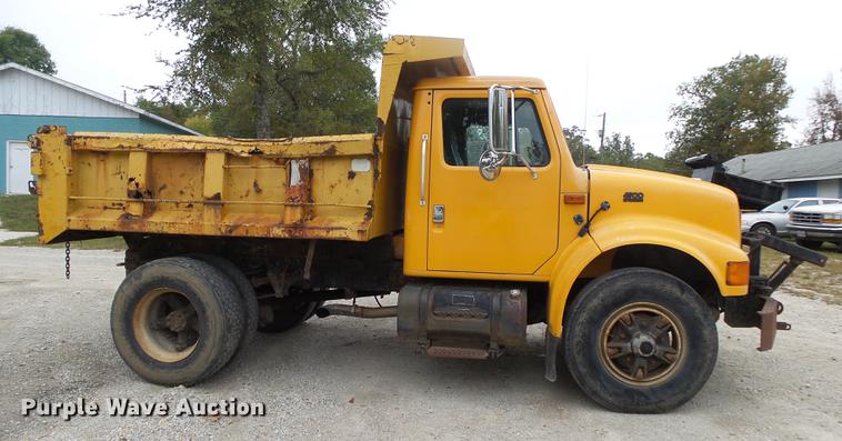 image for item DB7382 1995 International 4900 dump truck