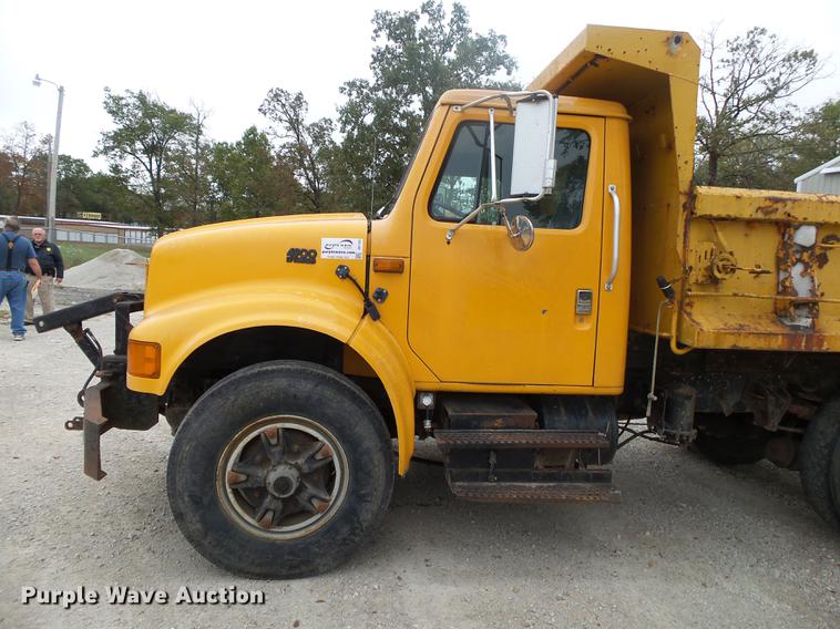 image for item DB7382 1995 International 4900 dump truck
