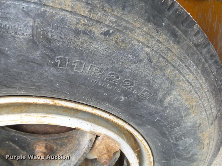 image for item DB7382 1995 International 4900 dump truck