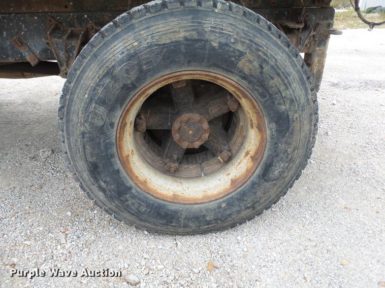 image for item DB7382 1995 International 4900 dump truck