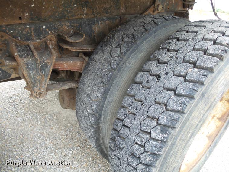 image for item DB7382 1995 International 4900 dump truck