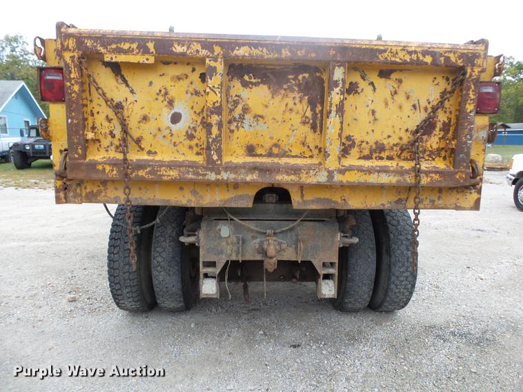 image for item DB7382 1995 International 4900 dump truck