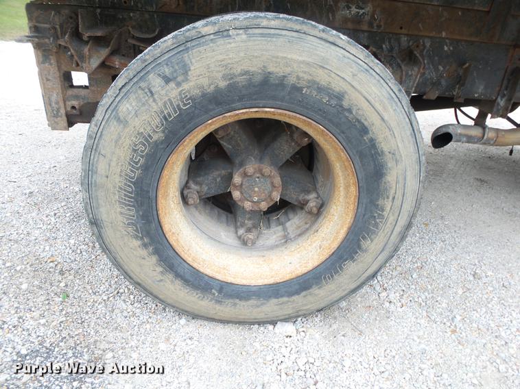 image for item DB7382 1995 International 4900 dump truck