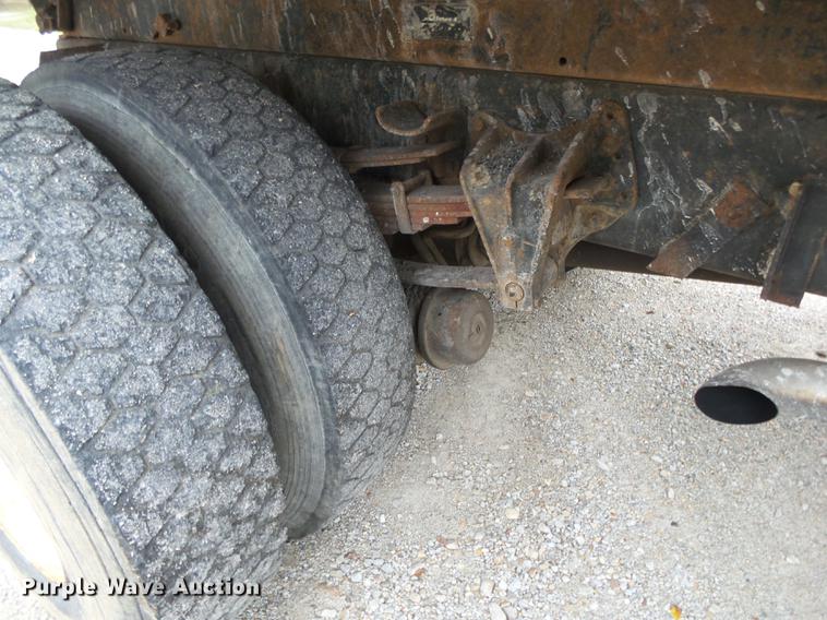 image for item DB7382 1995 International 4900 dump truck