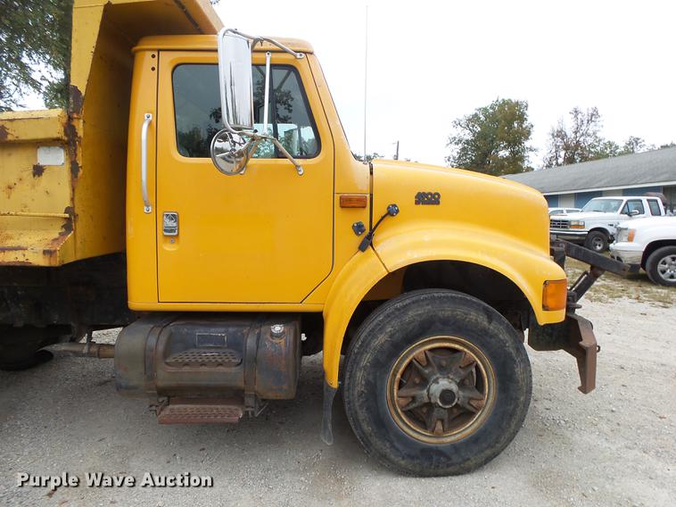 image for item DB7382 1995 International 4900 dump truck