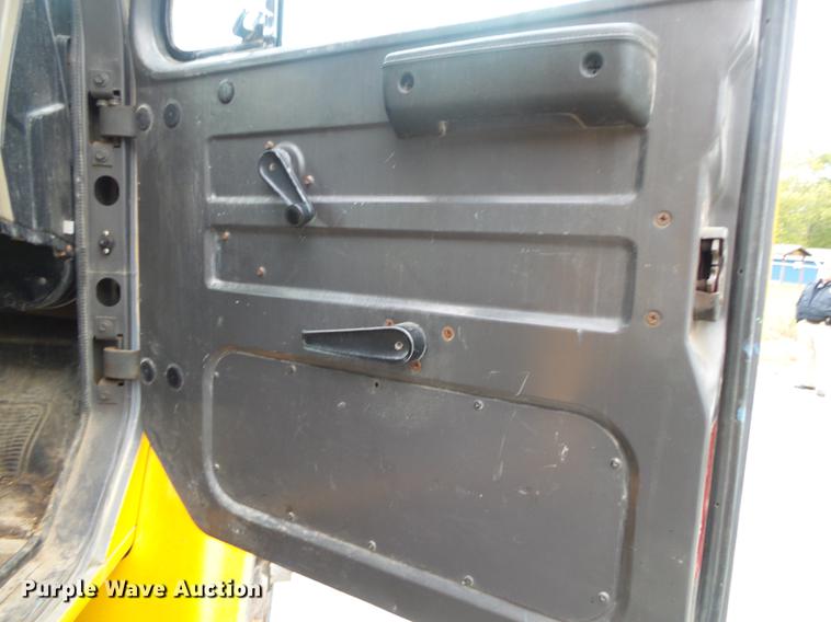 image for item DB7382 1995 International 4900 dump truck