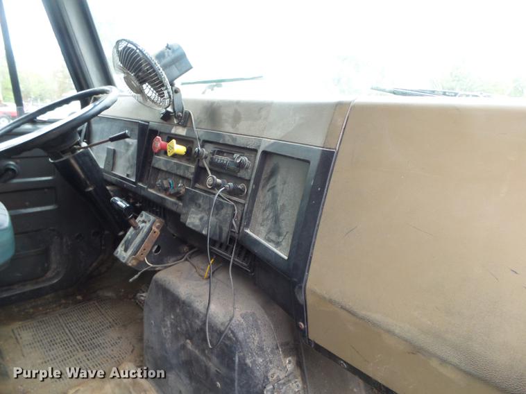 image for item DB7382 1995 International 4900 dump truck