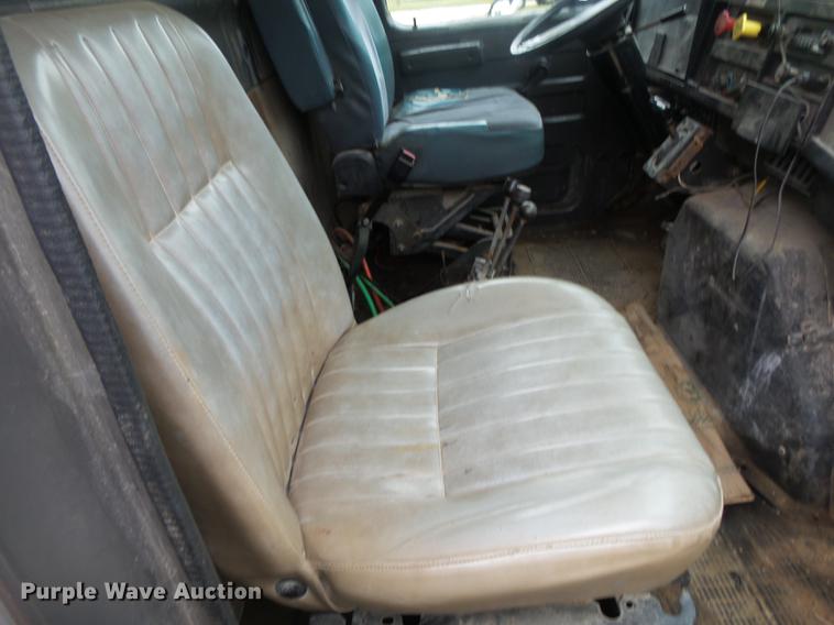 image for item DB7382 1995 International 4900 dump truck