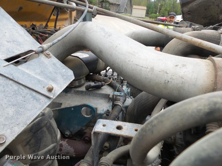 image for item DB7382 1995 International 4900 dump truck