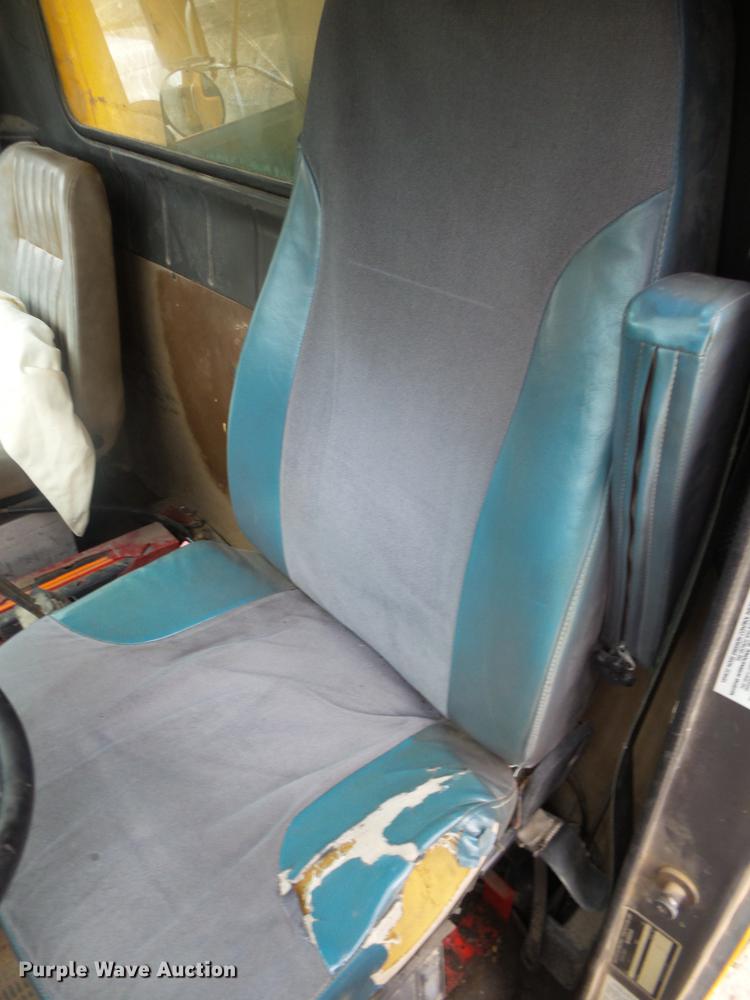 image for item DB7382 1995 International 4900 dump truck