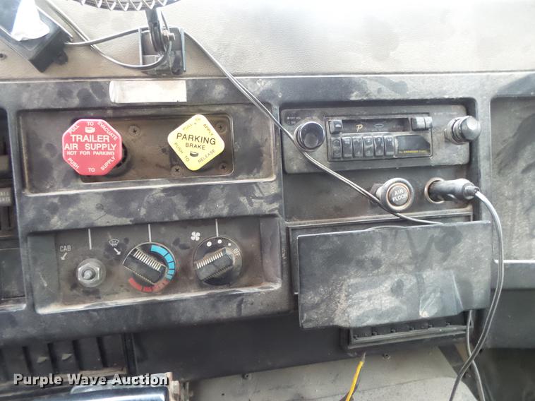 image for item DB7382 1995 International 4900 dump truck