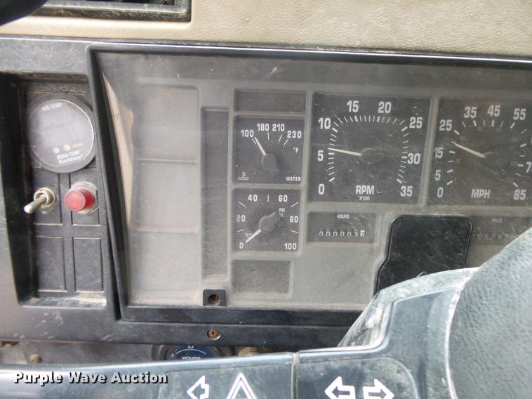 image for item DB7382 1995 International 4900 dump truck