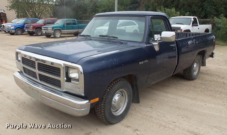 image for item DB8127 1992 Dodge D150 pickup truck