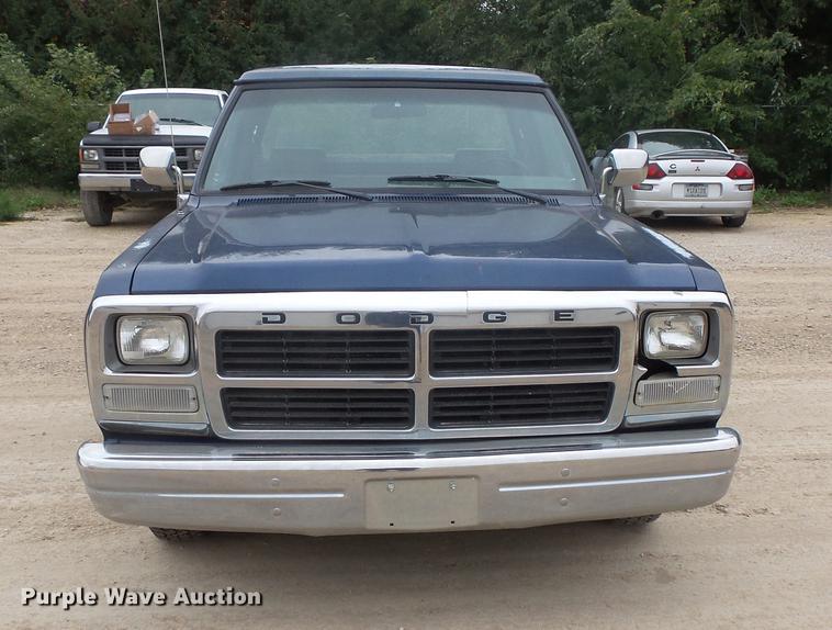 image for item DB8127 1992 Dodge D150 pickup truck