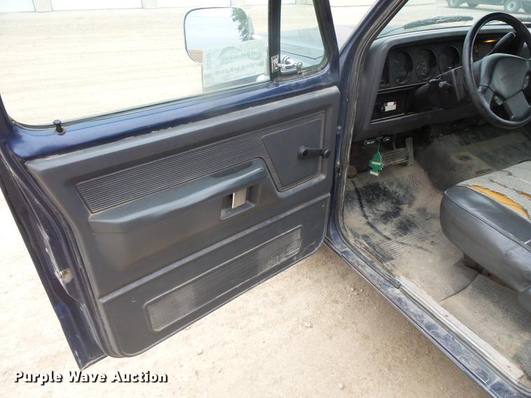 image for item DB8127 1992 Dodge D150 pickup truck