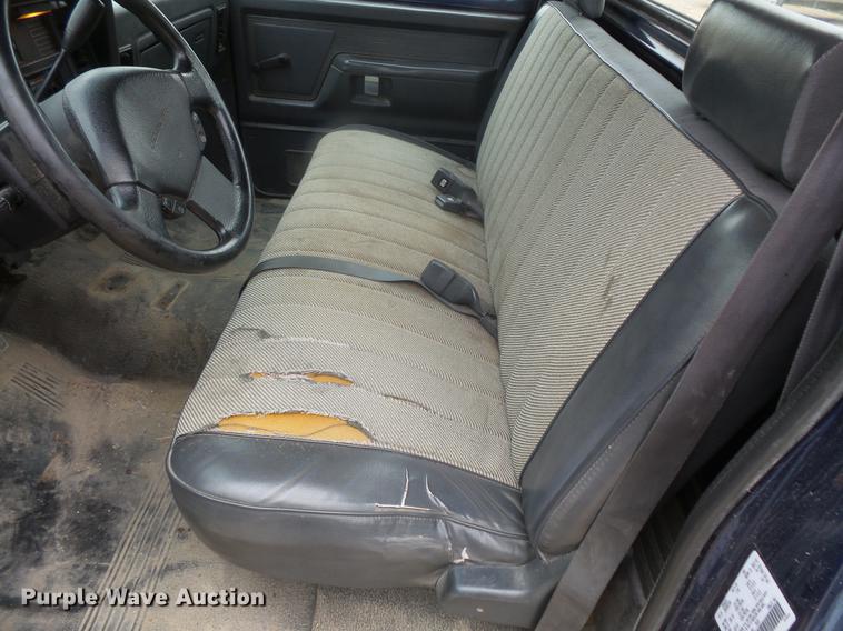 image for item DB8127 1992 Dodge D150 pickup truck