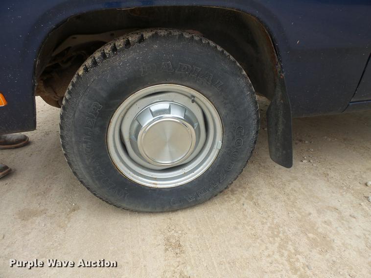 image for item DB8127 1992 Dodge D150 pickup truck