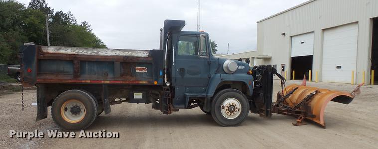 image for item DB8129 1994 Ford LN8000 dump truck